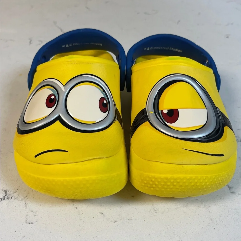 Crocs Fun Lab Minions Yellow Kids Clog Sandals with Blue Strap Size 11 - Picture 3 of 17